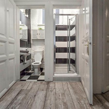 Wolf Apartment With Terrace Budapest Bagian luar foto