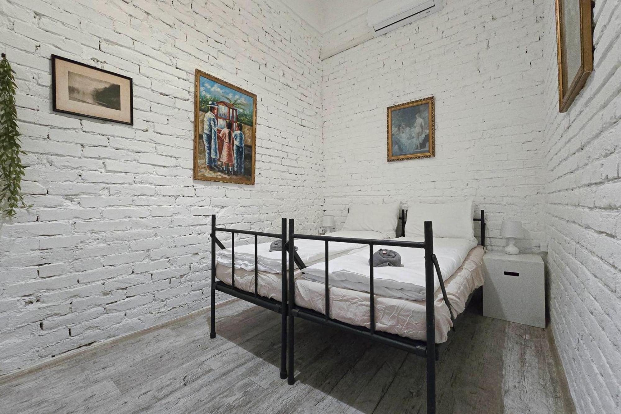 Wolf Apartment With Terrace Budapest Bagian luar foto